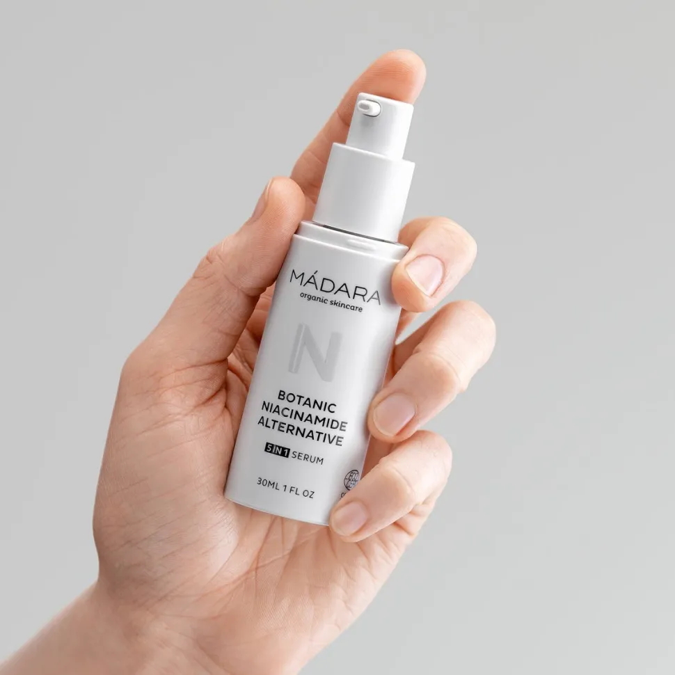 MÁDARA Botanic Niacinamide 5-in-1 Serum 30 ml