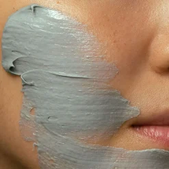 MÁDARA Peel Creamy Clay AHA Peeling Maske 7 % 60 ml