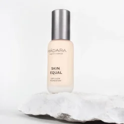 MÁDARA SKIN EQUAL Grundierung SPF 15 #10 Porcelain 30 ml