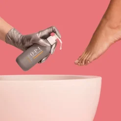 OPI Nature Strong Nails & Skin Soften Up Pedi Soak 250 ml