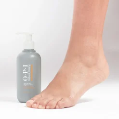 OPI Nature Strong Nails & Skin Soften Up Pedi Soak 250 ml